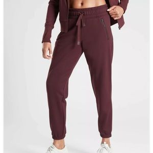 Athleta EUC Recover Bounce Back Jogger Sweatpants in Burgundy size S